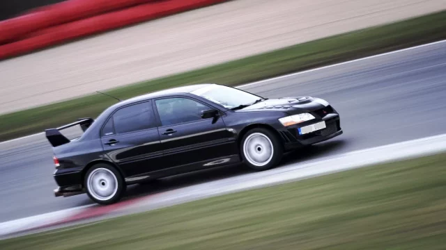 Autodrom Most láká na zimní okruhové dny. Zajezdit si můžete už příští víkend