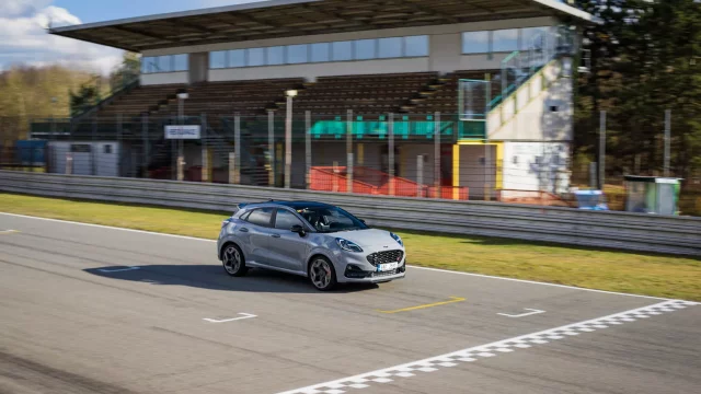 Test Fordu Puma ST 1.5 EcoBoost: Protáhli jsme ostrý crossover po Masarykově okruhu