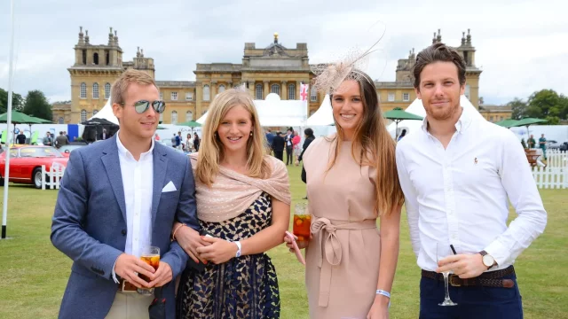 Do sandálů patří ponožky, Čechům nikdo módní standardy diktovat nebude!