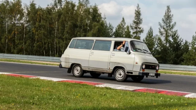 Pojištění auta na závodním okruhu: Je možné svézt se bez obav?