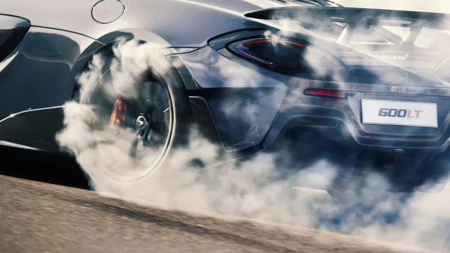 Proč vozy McLaren používají otevřený diferenciál? A jakou souvislost to má s Formulí 1?