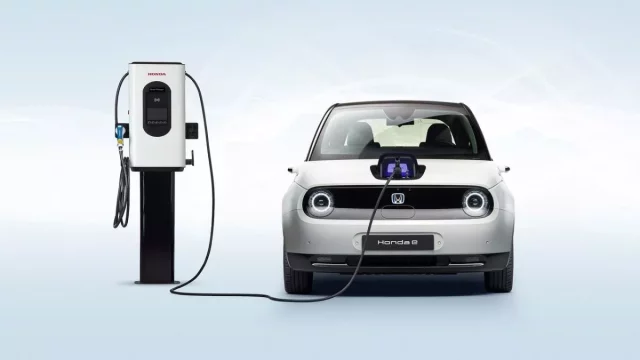 Alternativní paliva v Česku: Za prvních pět měsíců vede elektřina, LPG zaostává za CNG i hybridy