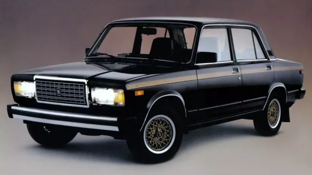 V Turkmenistánu zakázali černá auta! Důvod? Prezidentovi se prostě nelíbí...