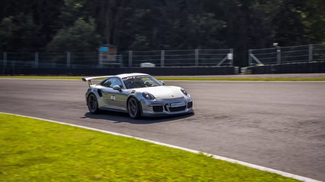 Test Porsche 911 GT3 RS 991.1 s úpravami od GT Sports na okruhu Salzburgring