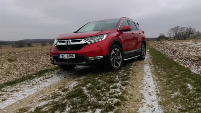 Honda CR-V 1.5 VTEC TURBO CVT: Plná nálož