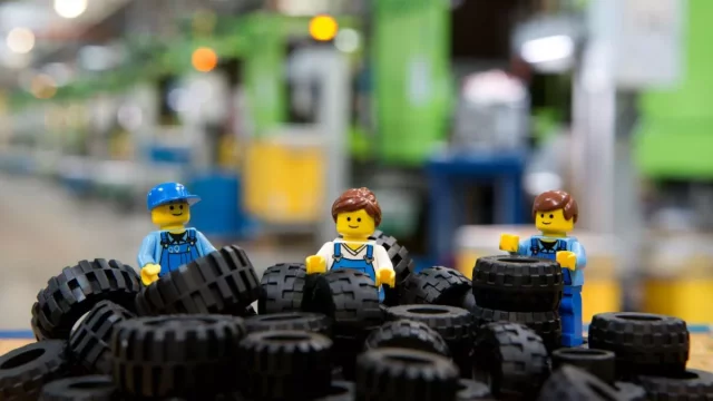 Největším výrobcem pneumatik není žádná tradiční značka, přesto je má doma téměř každý