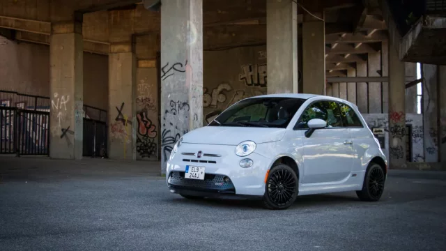 Test ojetého Fiatu 500e: Ze slunné Kalifornie do ucpané Prahy