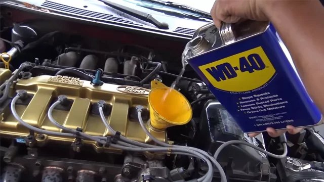 WD-40 místo motorového oleje? Doma to raději nezkoušejte!
