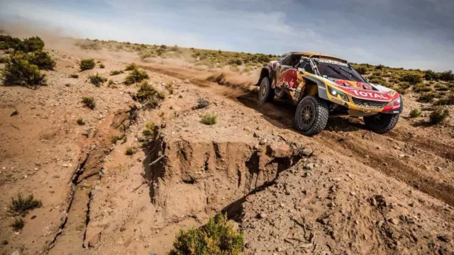 Peugeot 3008DKR Maxi dokončil maratonskou etapu s dalším umístěním na 1. a 2. místě a je v čele Rallye Dakar