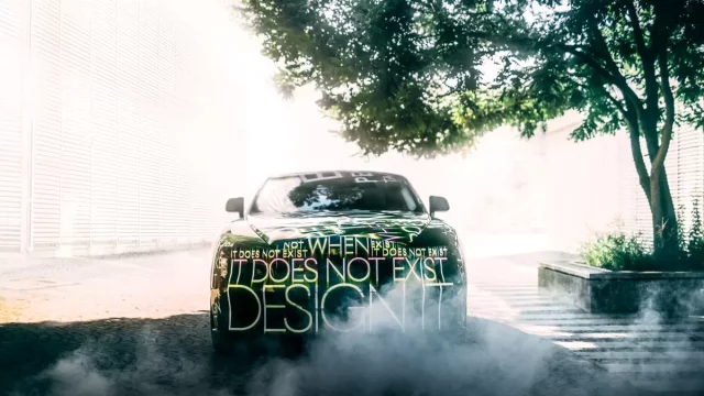 Rolls-Royce oznamuje první čistě elektrický automobil