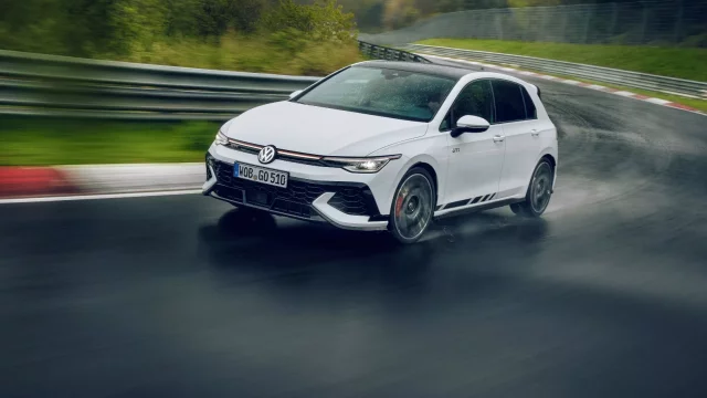 Nový Volkswagen Golf GTI Clubsport se představuje. Má až 300 koní a lehoučká kola