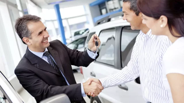 Asociace prodejců použitých automobilů - autobazarů nabízí zapůjčení vozidel i s řidičem zdarma