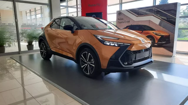 Toyota si od svého inovovaného modelu C-HR slibuje velké věci. V základu jej nyní pořídíte za 699 900 Kč