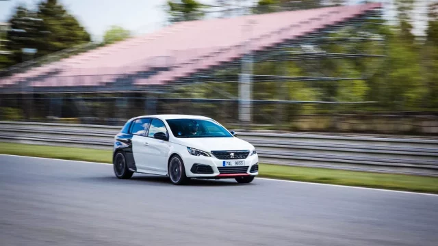 Test Peugeot 308 GTi 1.6 PureTech: Opravdový sportovec
