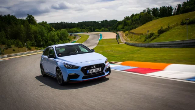 Hyundai i30 N Performance: Protáhli jsme nejlepší hot-hatch současnosti po nejkrásnějším českém okruhu