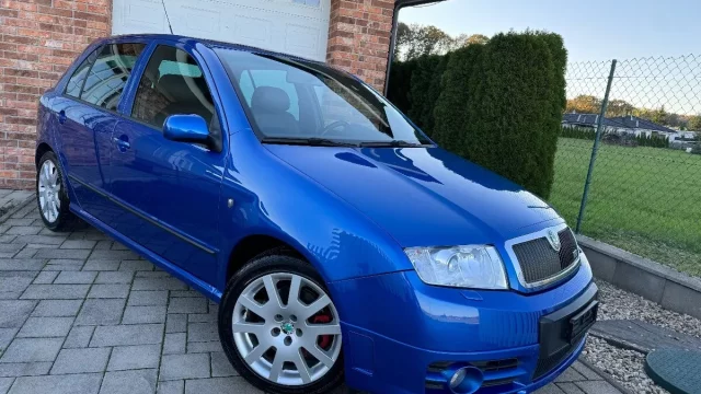 Škoda Fabia RS Swiss Blue Edition za 200 tisíc korun ujela 272 tisíc kilometrů. Neuvěříte jejímu zachovalému stavu