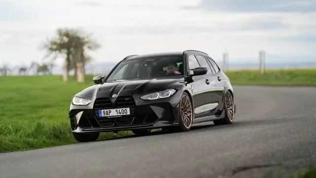 Rodinko, držte si klobouky! Vyzkoušeli jsme si na vlastní kůži, jak moc brutální zrychlení nabízí nové BMW M3 Touring. Je to vážně síla (video)