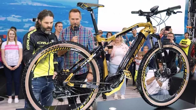 Žena a elektrokolo, nerozlučná dvojice