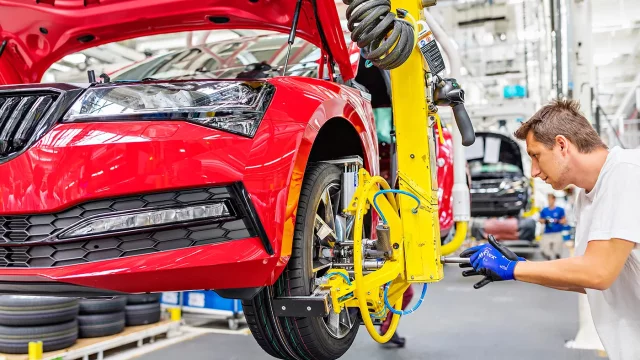Škoda zahájila sériovou výrobu modernizovaného Superbu