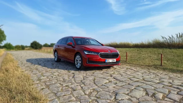 Do nekonečna a ještě dál. Nová Škoda Superb Combi dojede daleko a nabídne velký prostor