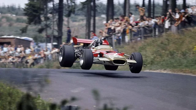 Nejslavnější závodní okruhy, které se změnily k nepoznání