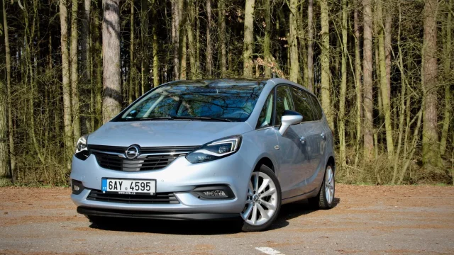 Test Opel Zafira Plus 2.0 CDTI: Requiem za obývák na útěku