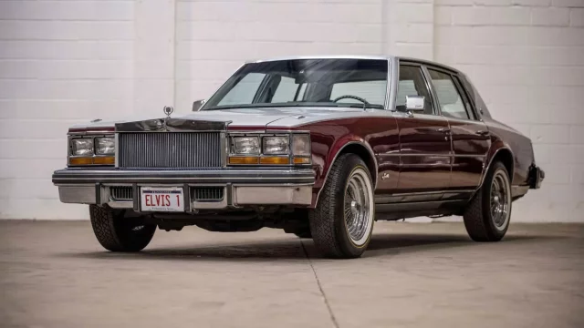Poslední Cadillac Elvise Presleyho se prodává. S velkým V8 uměl jezdit za 11 litrů na sto