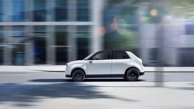 Honda e zná své české ceny. Za kolik pořídíte prťavý elektromobil?