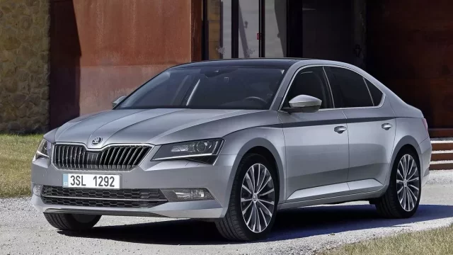 Ojetá auta zdražují, průměrný Superb stojí o tisícovky víc