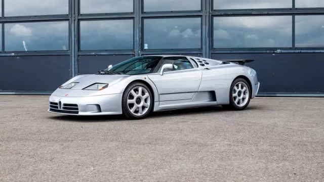 Když manuál dělá hodnotu. Představujeme čtyři drahé zajímavosti z nedávných aukcí exkluzivních aut