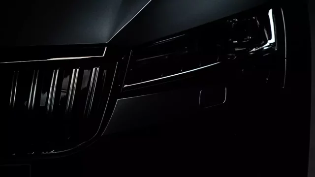 Škoda láká na nový Superb. Víme, jak bude vypadat