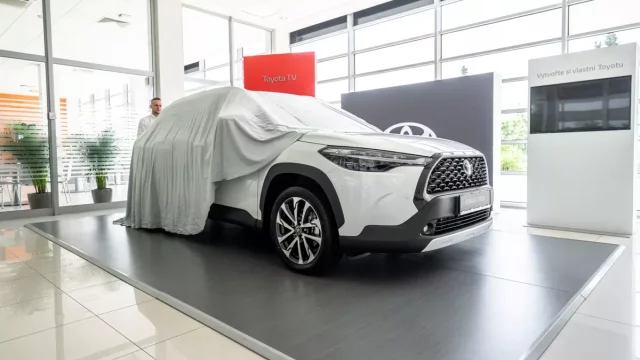 Toyota představuje nové SUV Corolla Cross. Prohlédli jsme si ji naživo