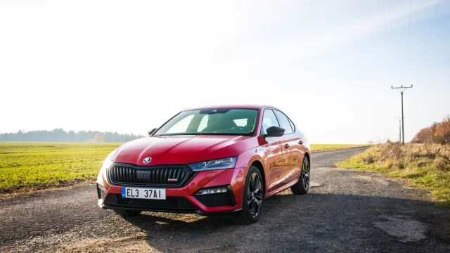 Test Škody Octavia RS iV, svižného sprintera do zásuvky