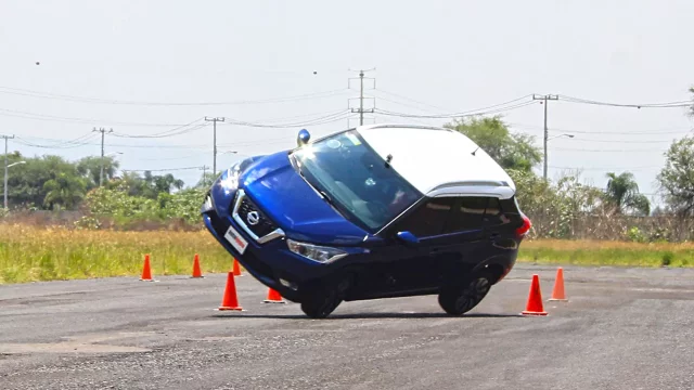Nissan Kicks názorně demonstruje, jak moc mají crossovery špatné jízdní vlastnosti a potřebují ESP