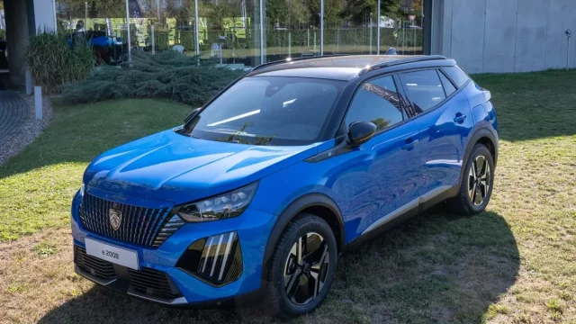 Peugeot jde s kůží na trh. Zatímco model 2008 nabyl dospělejšího vzhledu a čekají vás u něj slevy, tak sportovní 508 se skoro nezměnil a bude jen na objednávku