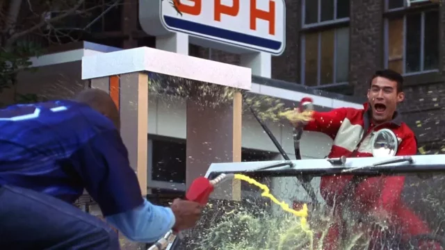 Smrtelné nebezpečí zmítá Oregonem. Řidičů dovolili samostatně tankovat auta...