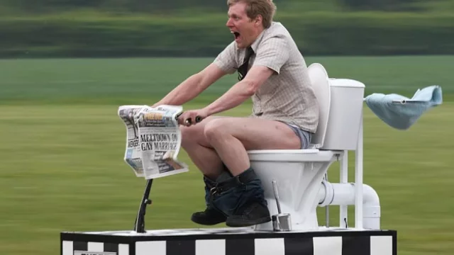 Když musíš, tak musíš. Rallye jezdec si musel během závodu odskočit na velkou…