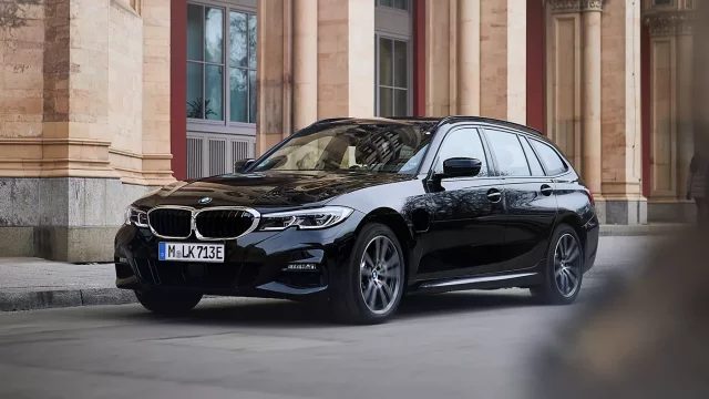 Plug-in hybridní BMW 330e se představuje jako kombi. Obě verze v budoucnu dorazí i s pohonem xDrive