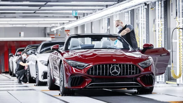 Mercedes začal prodávat novou „Žehličku“, právě včas na zahájení jarní sezony