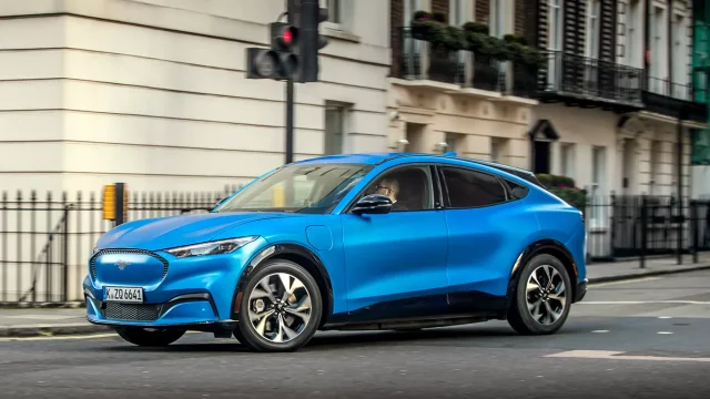 Ford Mustang Mach-E se představil v Evropě a zúčastní se reklamní roadshow „Go Electric“
