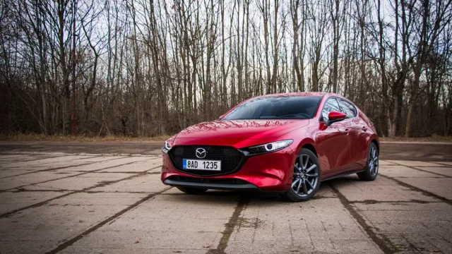 Test Mazda3 2.0 Skyactiv-G150: Dravec v rukou ženy