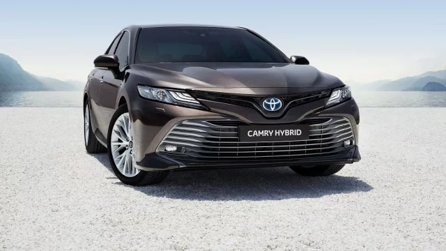 Toyota startuje předprodej obnoveného modelu Camry. Víme, kolik bude stát