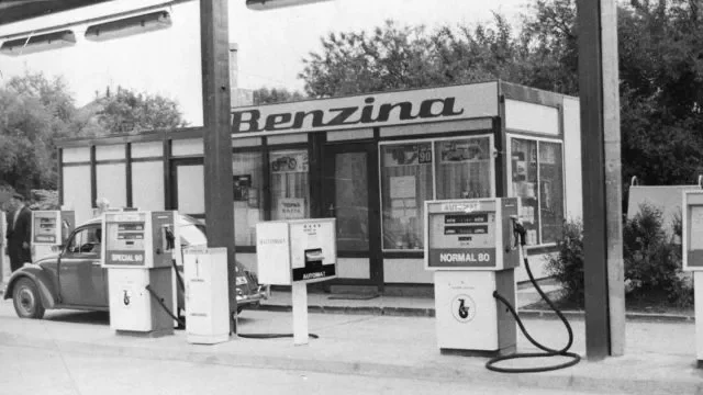 Benzina si připomíná půlkulatých 65 let, oslavy ale nečekejte. Letos se většina českých stanic přejmenuje a tradiční jméno definitivně zamíří do historie