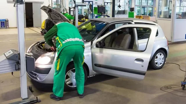 Konec podvodníků na STK a emisích. Ministerstvo uzavírá jednu stanici za druhou