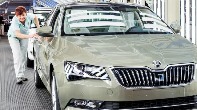 Škoda Superb slaví výrobní jubileum. Už jich po světě jezdí 500 000!