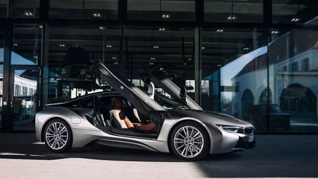 BMW i8 za chvíli nadobro skončí. Jak šel čas s nejúspěšnějším hybridním sporťákem?
