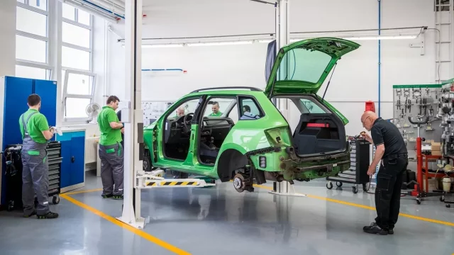 Škoda Fabia Combi 1.2 TSI ujela přes 100 000 km. Technici ji rozebrali do posledního šroubku a nestačili se divit