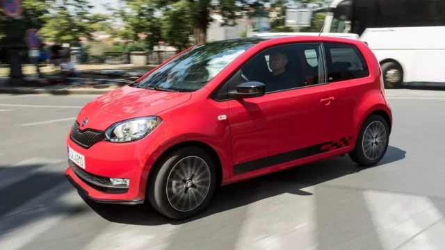 Kolik Čechů jezdí do práce autem? Statistika překvapí