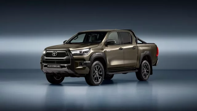Na světě je první kultovní Toyota Hilux s hybridním ústrojím