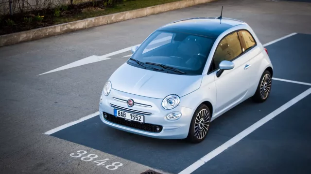 Test Fiatu 500 Hybrid, stylové kabelky na kolech